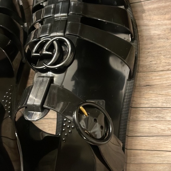 Gucci Shiny Ruber Sandals - Picture 5 of 6